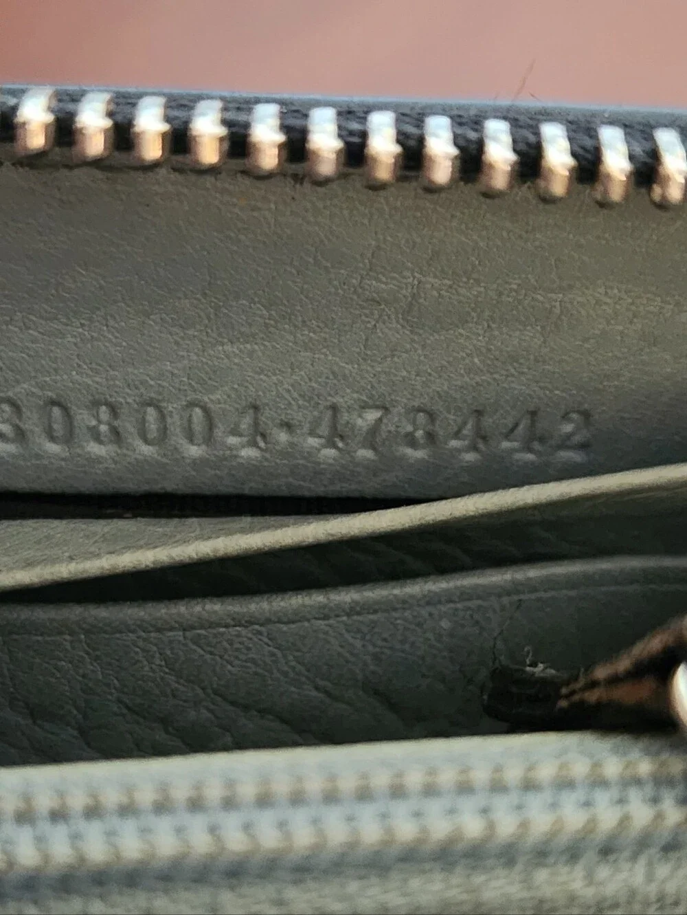Gucci Soho Interlocking GG Black Leather Zippered Wallet - Picture 7 of 8